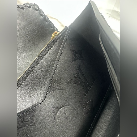 Authentic Louis Vuitton Cuir Plume Very Black Long Wallet W/ COA - Picture 12 of 13